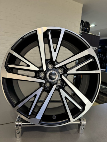 R18 8,0*18 5*114,3 +45 67,1 Lizardo XH292 CBMF Автомобильный диск (конус)